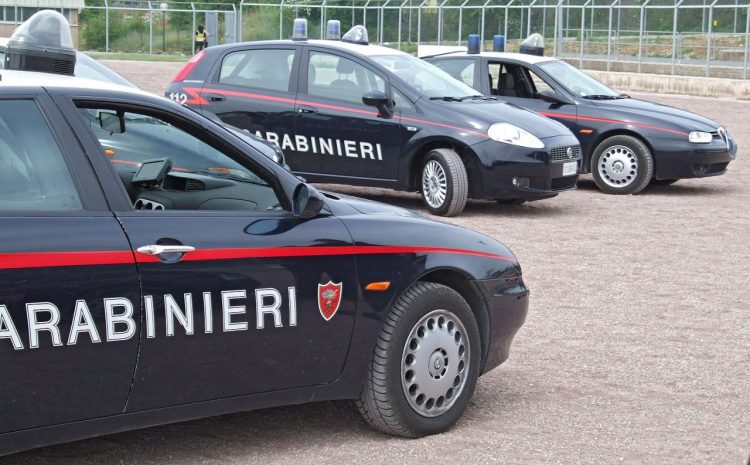 La lite degenera e finisce a coltellate: un arresto