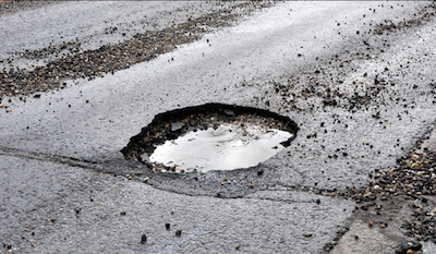 NICHELINO – Perdita d’acqua causa buca in via Martiri