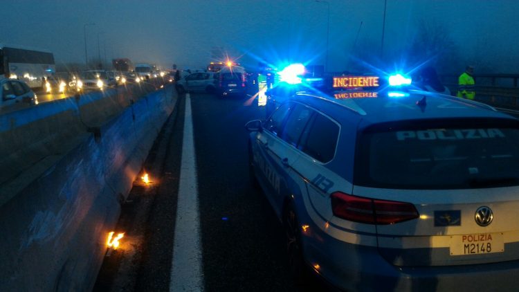 Grave incidente in tangenziale sud: tre feriti e sei mezzi coinvolti