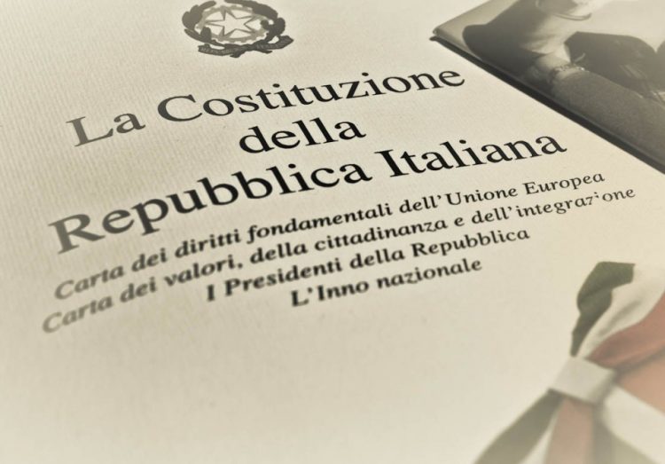 CAMBIANO – Festa della Repubblica con la Costituzione ai neo 18enni