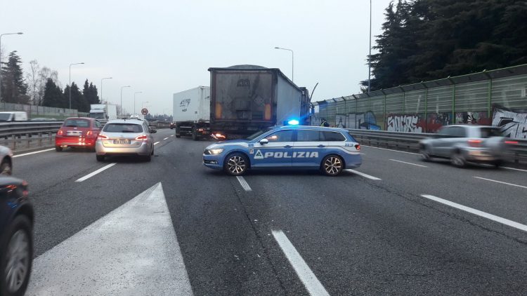 Lunghe code in tangenziale per un incidente allo svincolo di corso Francia