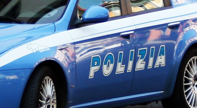 NICHELINO – Bambino di 9 anni bloccato all’interno dell’auto sotto il sole. Salvato dalla polizia