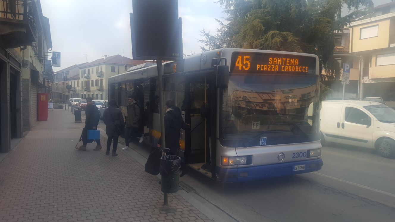 Anche a Santena esplode il malcontento sul servizio autobus