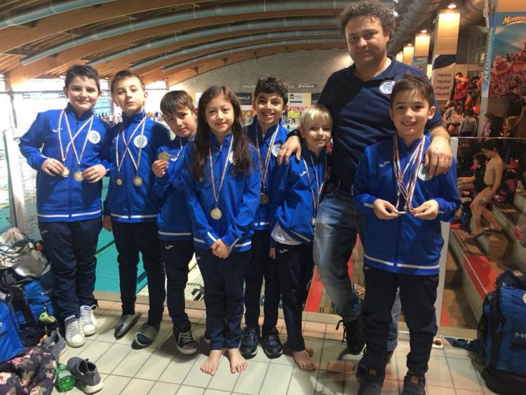 Incetta di medaglie per il centro nuoto Nichelino ai campionati di Riccione