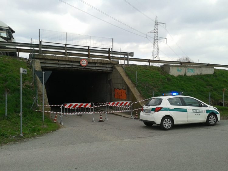 NICHELINO – Crollano calcinacci, chiuso il sottopasso di via Brescia