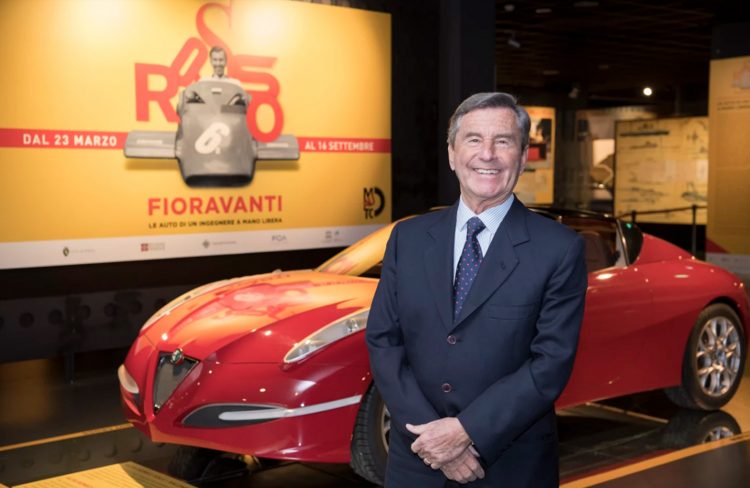 Leonardo Fioravanti cicerone della mostra sulle sue opere al Museo dell’Auto