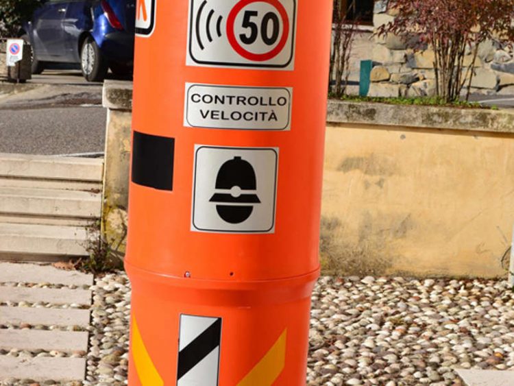 VINOVO – Controlli della velocità con i totem arancioni