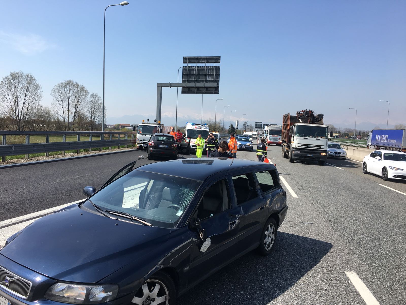 LA LOGGIA – Incidente in tangenziale: tre feriti e svincolo chiuso