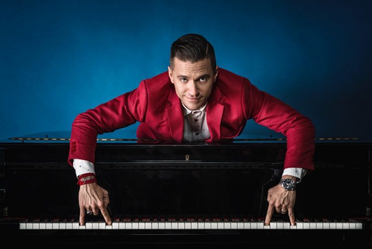 NICHELINO – Al Superga Mattew Lee in Pianoman tour