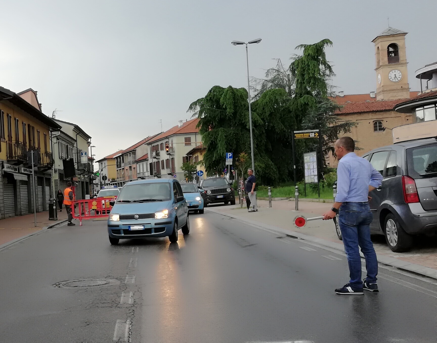 TROFARELLO – Buche su via Torino: la causa è una tubatura che non doveva trovarsi li