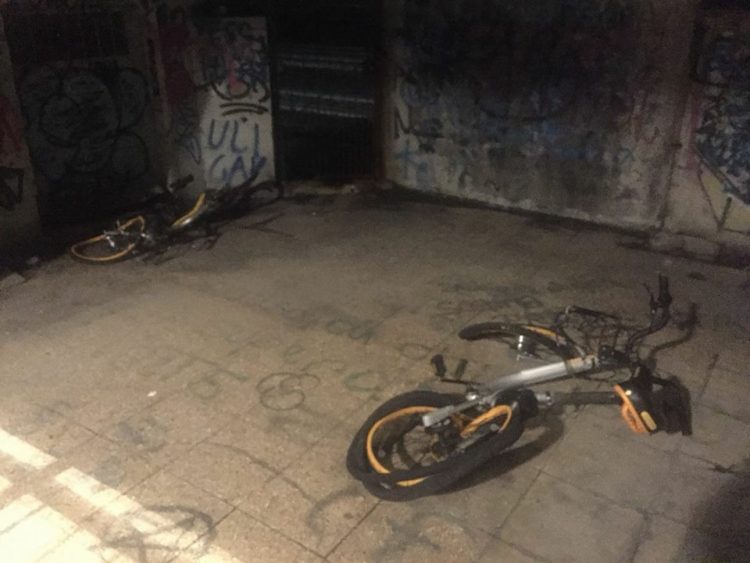 MONCALIERI – Continua la strage delle biciclette devastate