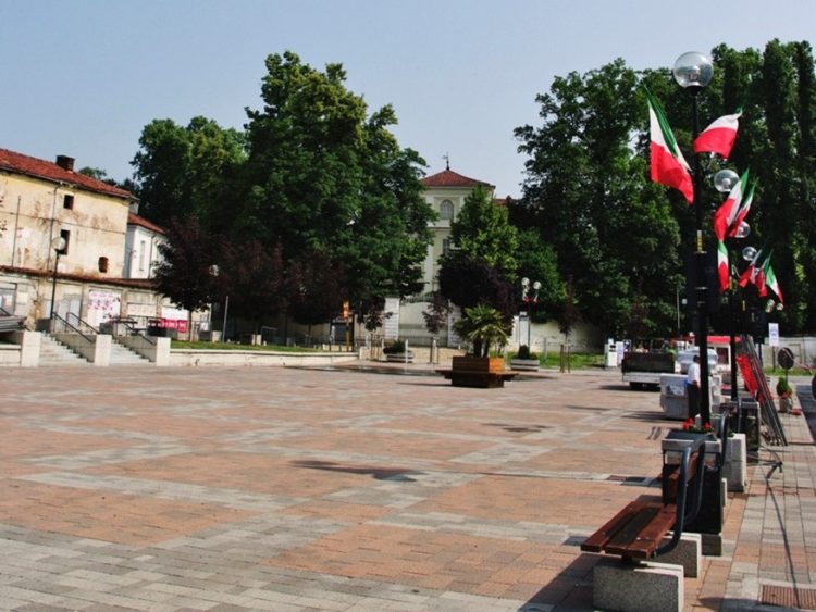 VILLASTELLONE – Arriva l’estate, chiude piazza Libertà