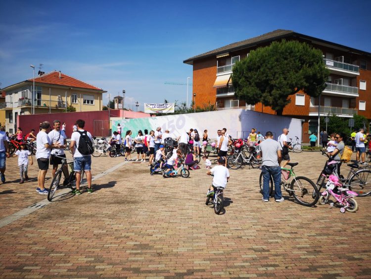 LA LOGGIA – Decine di famiglie in piazza per la biciclettata