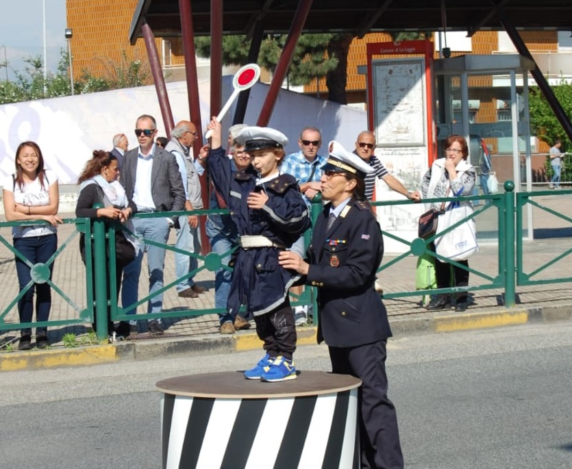 LA LOGGIA – I bimbi della materna vigili per un giorno