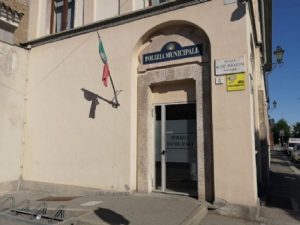 CARMAGNOLA – Insultavano i vigili su Facebook, denunciati