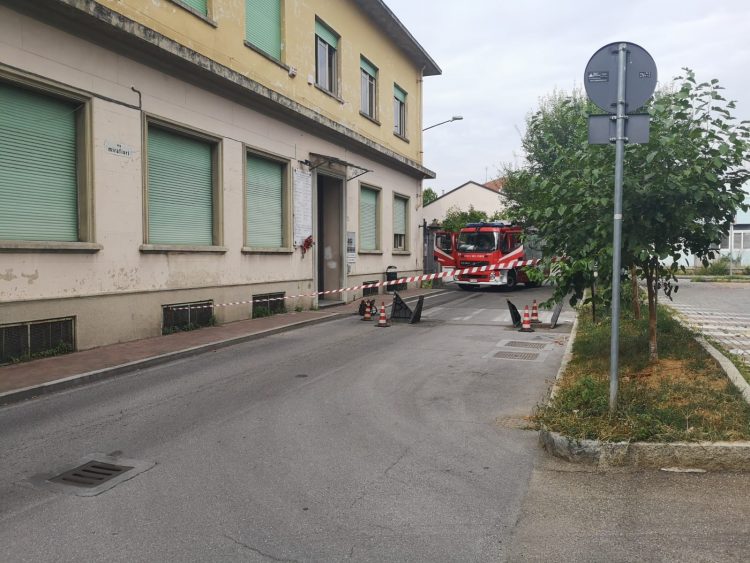 MONCALIERI – Paura per del fumo dai tombini in via Mirafiori