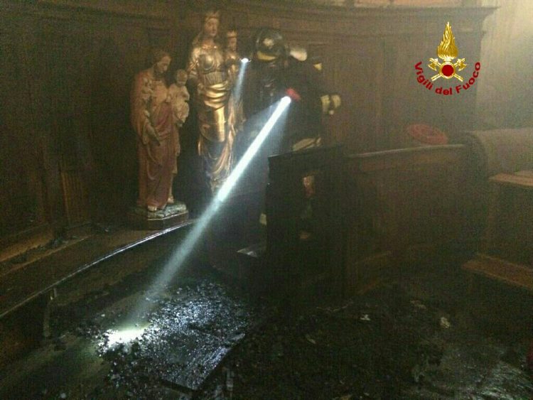 CRONACA – Paura a Condove per l’incendio in una chiesa