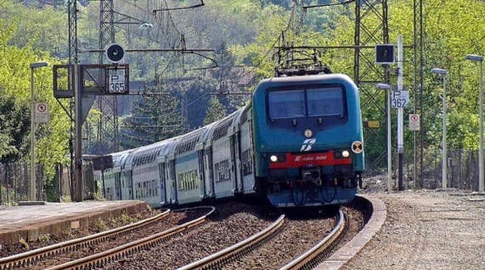 CARMAGNOLA – Senza biglietto e ubriaco fa bloccare il treno