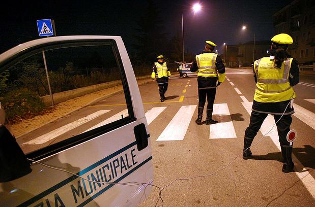 Settanta multati in una notte a Torino: un’automobilista sfrecciava a 120 all’ora in corso Regina