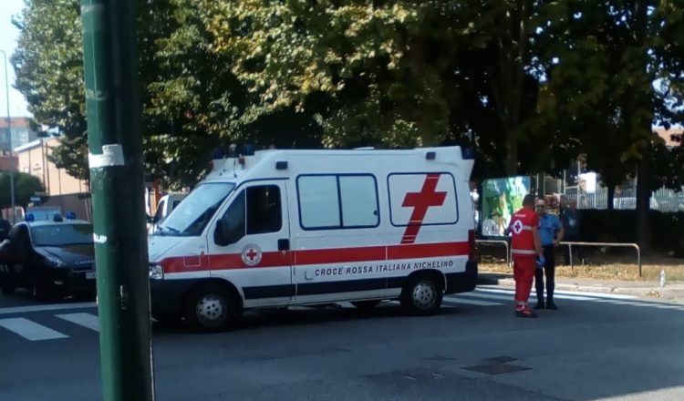 NICHELINO – Scontro tra scooter e auto: un ferito in via Martiri