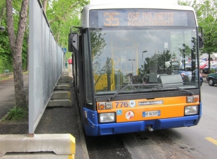 NICHELINO – Si mettono in sicurezza le fermate degli autobus