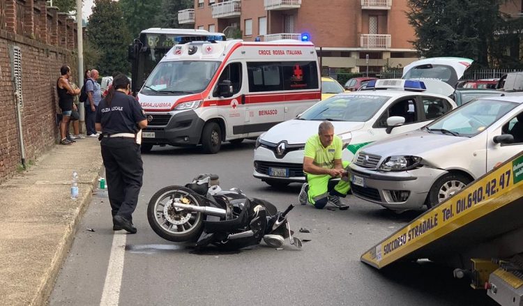 MONCALIERI – Altro incidente con una moto coinvolta: caos in strada Torino