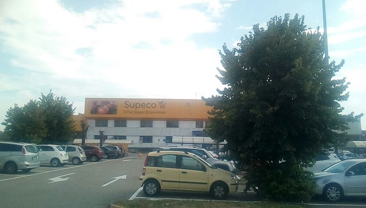 TROFARELLO – Presidio dei dipendenti Supeco davanti al Carrefour di Moncalieri