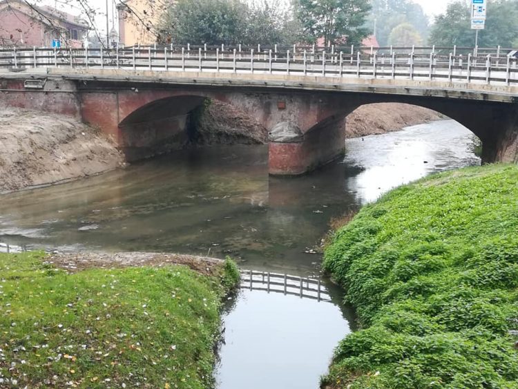 VILLASTELLONE – Pulito il fiume Stellone sotto il ponte della provinciale
