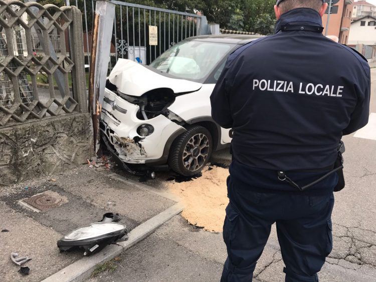 NICHELINO – Incidente alla rotatoria del Colombetto