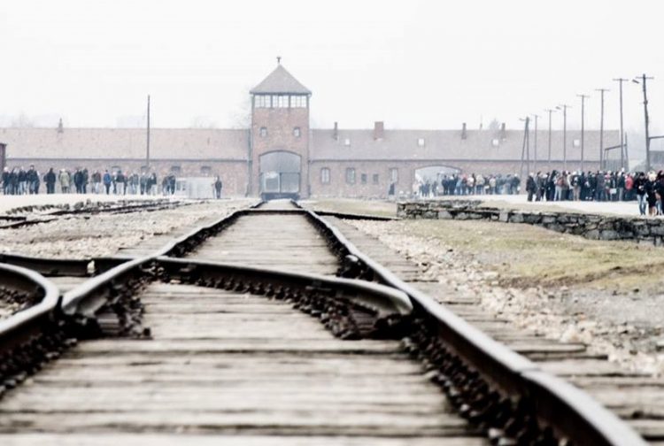 MONCALIERI – “Promemoria Auschwitz” sarà on line con le scuole della città
