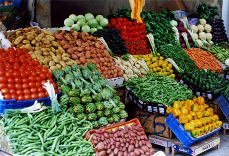MERCATI – Per le disposizioni anti Covid, potranno vendere solo i banchi alimentari
