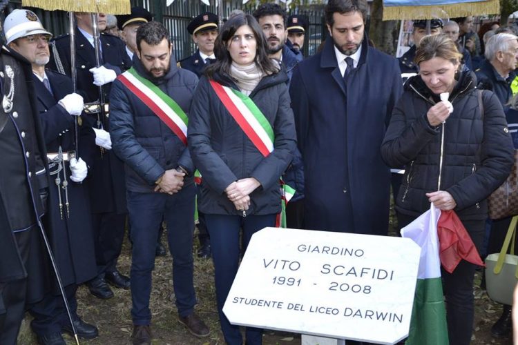 NICHELINO – La città partecipa all’intitolazione del giardino dedicato a Vito Scafidi