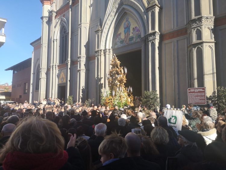 CARMAGNOLA – Tutta la città per le strade a festeggiare la patronale