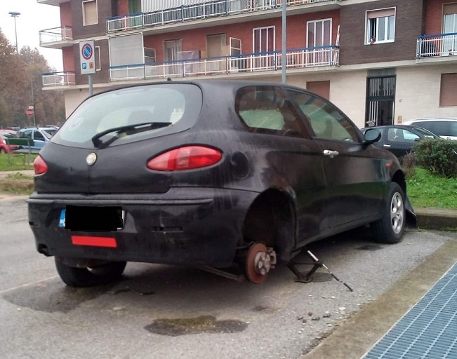 NICHELINO – Tornano i predoni di gomme: colpita un’auto