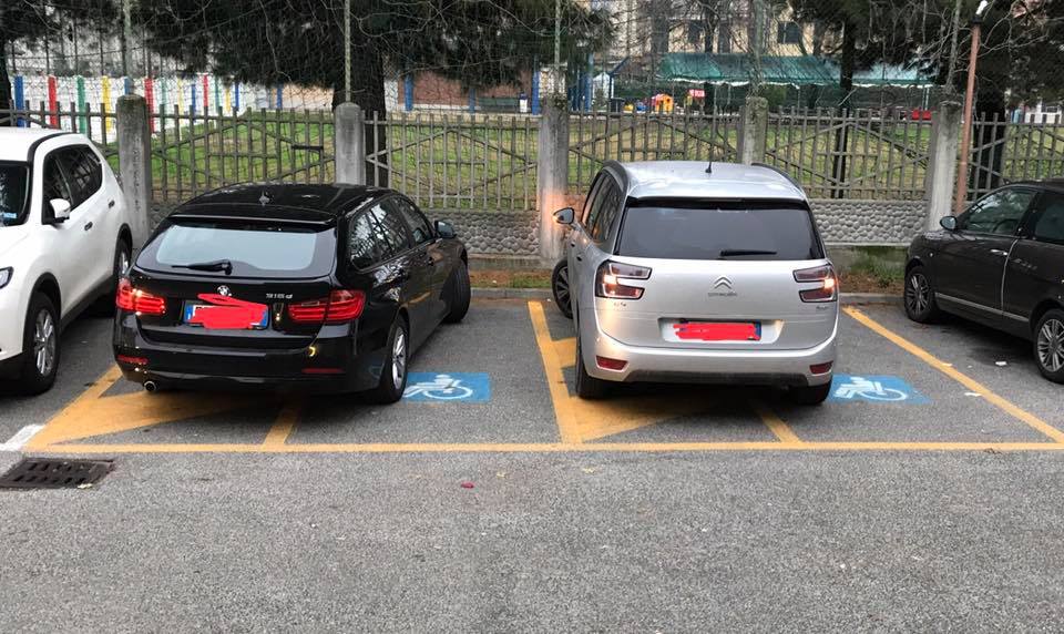 NICHELINO – Cartelli stradali dei disabili girati di 180 gradi