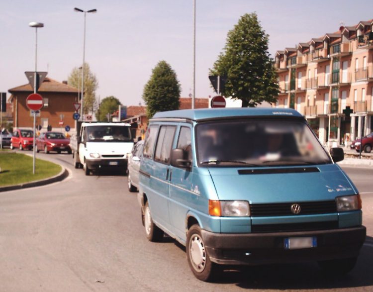 CARMAGNOLA – Troppo traffico, i disagi dei residenti di Santa Rita