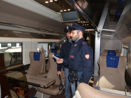 Gang in rosa sorpresa sul treno