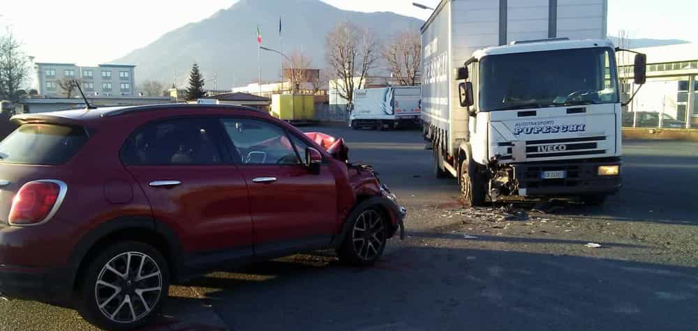 Autotrasportatore chierese coinvolto in un incidente stradale