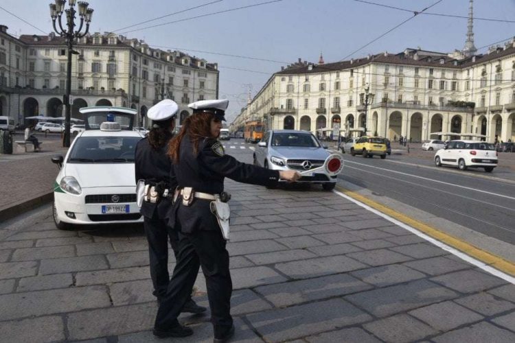 CRONACA – Circa 70 mila euro di carta da parati trovata nei campi nomadi di Torino