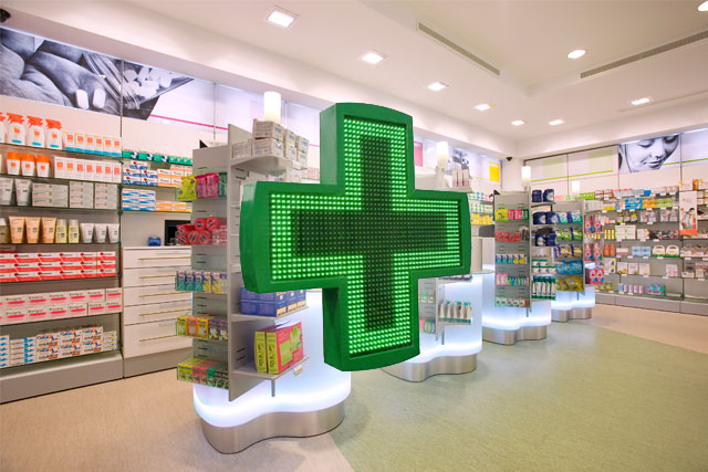 SALUTE – Le farmacie si trasformano in luoghi di prima assistenza