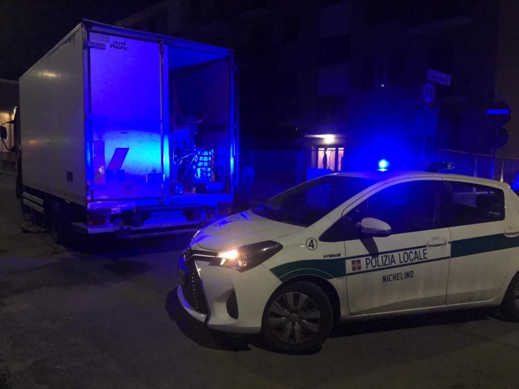 NICHELINO – Caos in via San Matteo per un’avaria di un camion