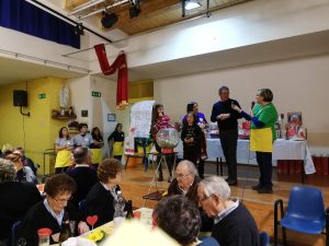 NICHELINO - Tutto esaurito alla Cena del Cuore. Tra i presenti anche l'assessore Sarno e le maschere di Nichelino Monsù Panaté e Madama Farina NICHELINO - Tutto esaurito alla Cena del Cuore. Tra i presenti anche l'assessore Sarno e le maschere di Nichelino Monsù Panaté e Madama Farina