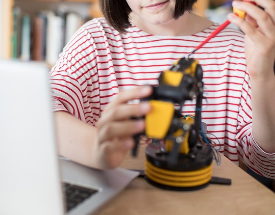 MONCALIERI – Fa tappa in città il progetto nazionale “ScuoladigitaleTim”