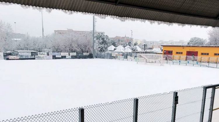 La neve ferma il calcio. Nel week-end sospesa tutta l’attività della Figc Regionale