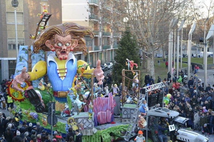 NICHELINO – Successo per la sfilata dei carri di carnevale