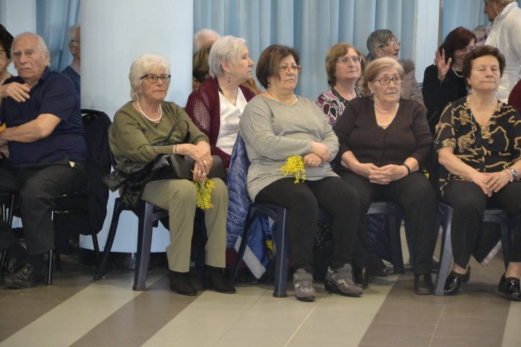 NICHELINO – Centro anziani affollato per la festa della donna