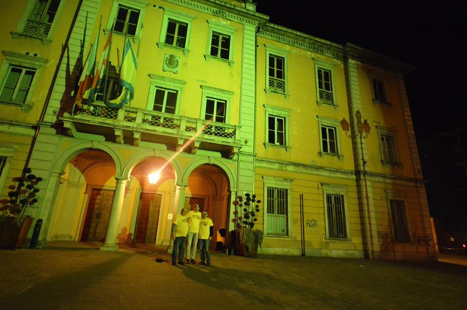 NICHELINO – Palazzo comunale illuminato di giallo per la donazione di plasma
