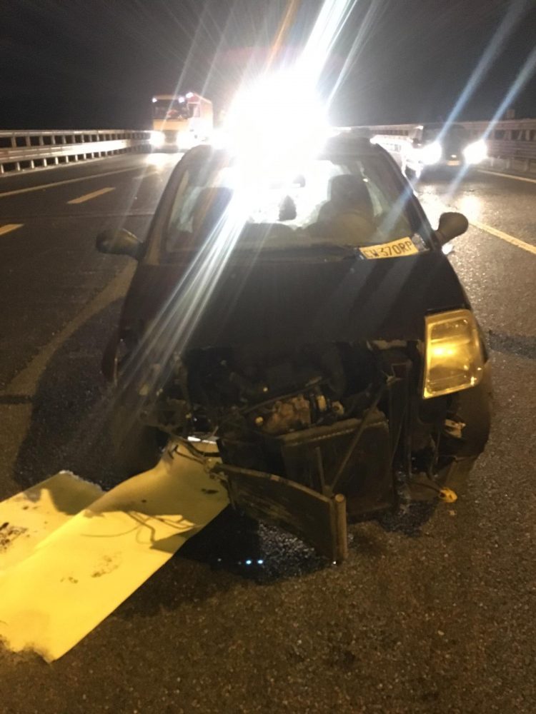 MONCALIERI – Auto distrutta in tangenziale da una ruota staccatasi da un tir: due feriti