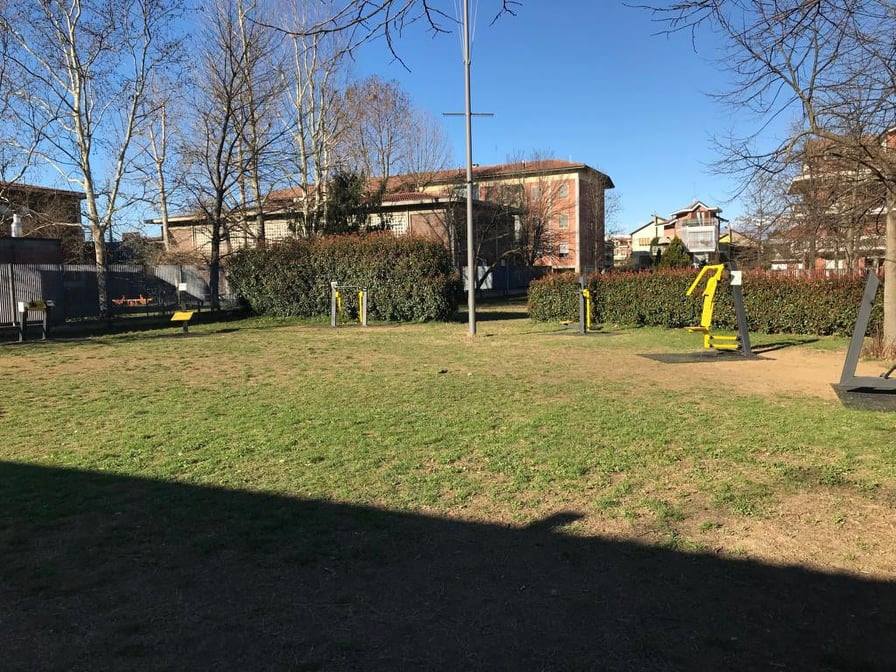 NICHELINO – Nuovi attrezzi ginnici nel parco del quartiere Kennedy