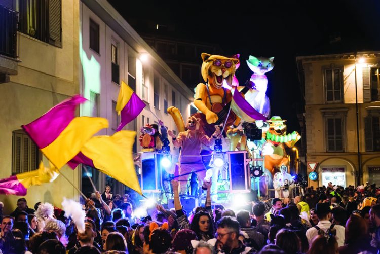 CARIGNANO – Domenica la sfilata dei carri di carnevale